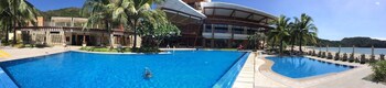 Beach Condos Pico de Loro Hamilo Coast 3*