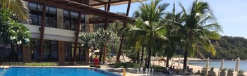 Beach Condos Pico de Loro Hamilo Coast 3*