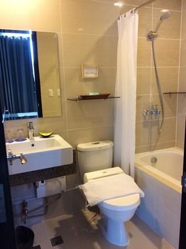 CSuites at 8 Newtown Residences 3*