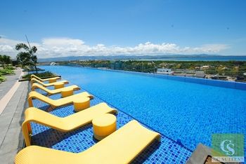 CSuites at 8 Newtown Residences 3*