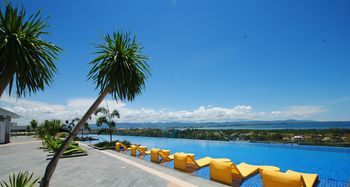 CSuites at 8 Newtown Residences 3*