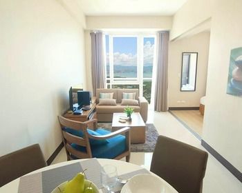 CSuites at 8 Newtown Residences 3*