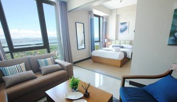CSuites at 8 Newtown Residences 3*
