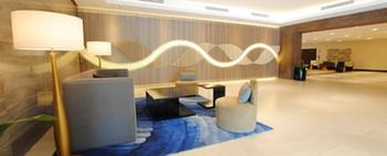 CSuites at 8 Newtown Residences 3*