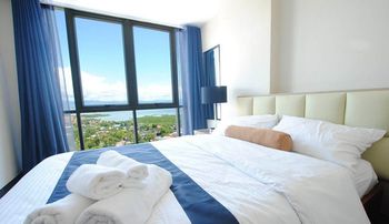 CSuites at 8 Newtown Residences 3*