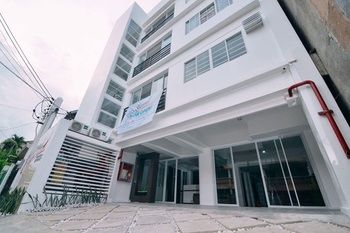 The Strand Suites and Dormitel 2*