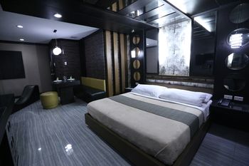Victoria Court Canley - Pasig 3*