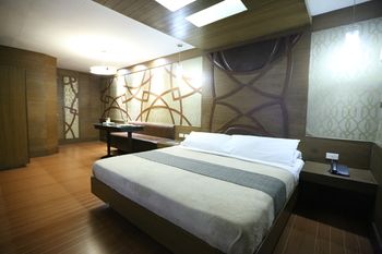 Victoria Court Canley - Pasig 3*