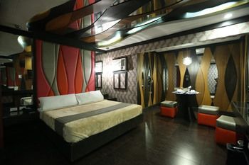 Victoria Court Canley - Pasig 3*