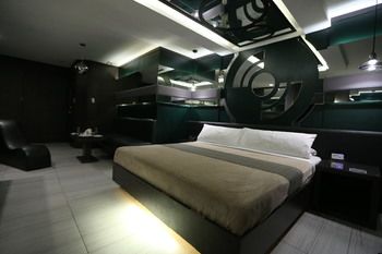 Victoria Court Canley - Pasig 3*