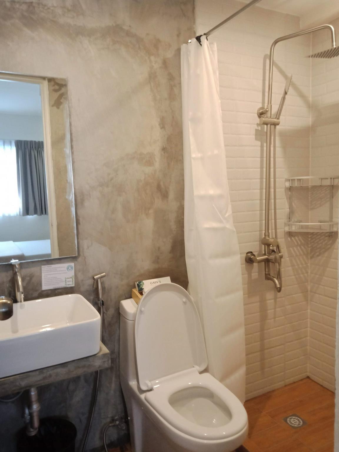 RedDoorz Plus @ Boni Avenue Mandaluyong 2*