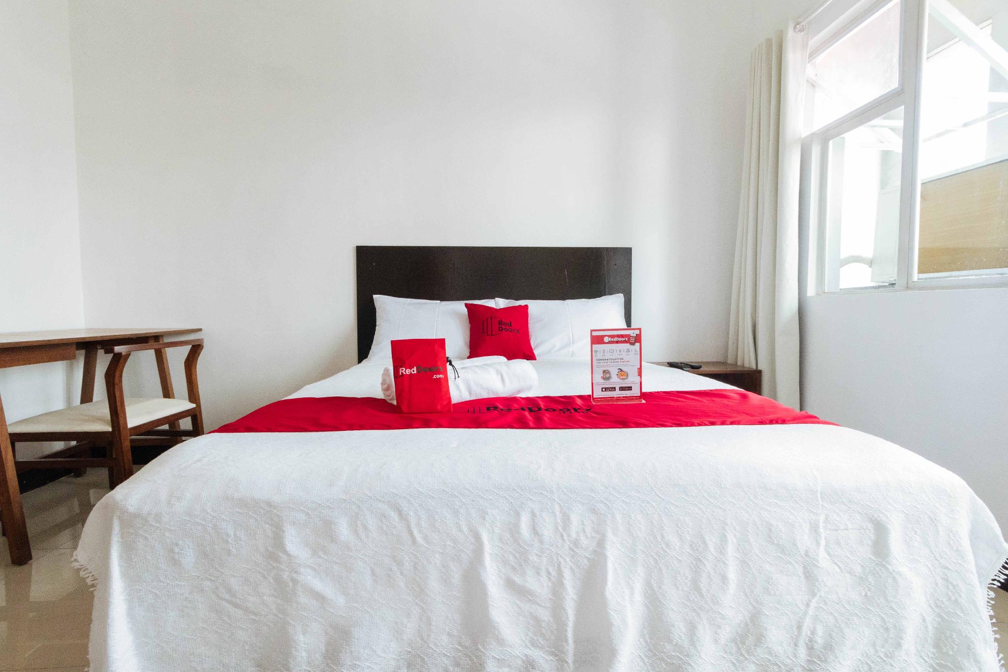 RedDoorz Plus @ Banawe Quezon City Weekly Stay 2*