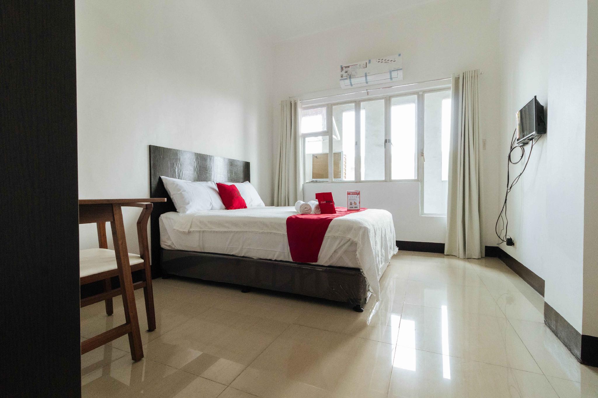 RedDoorz Plus @ Banawe Quezon City Weekly Stay 2*