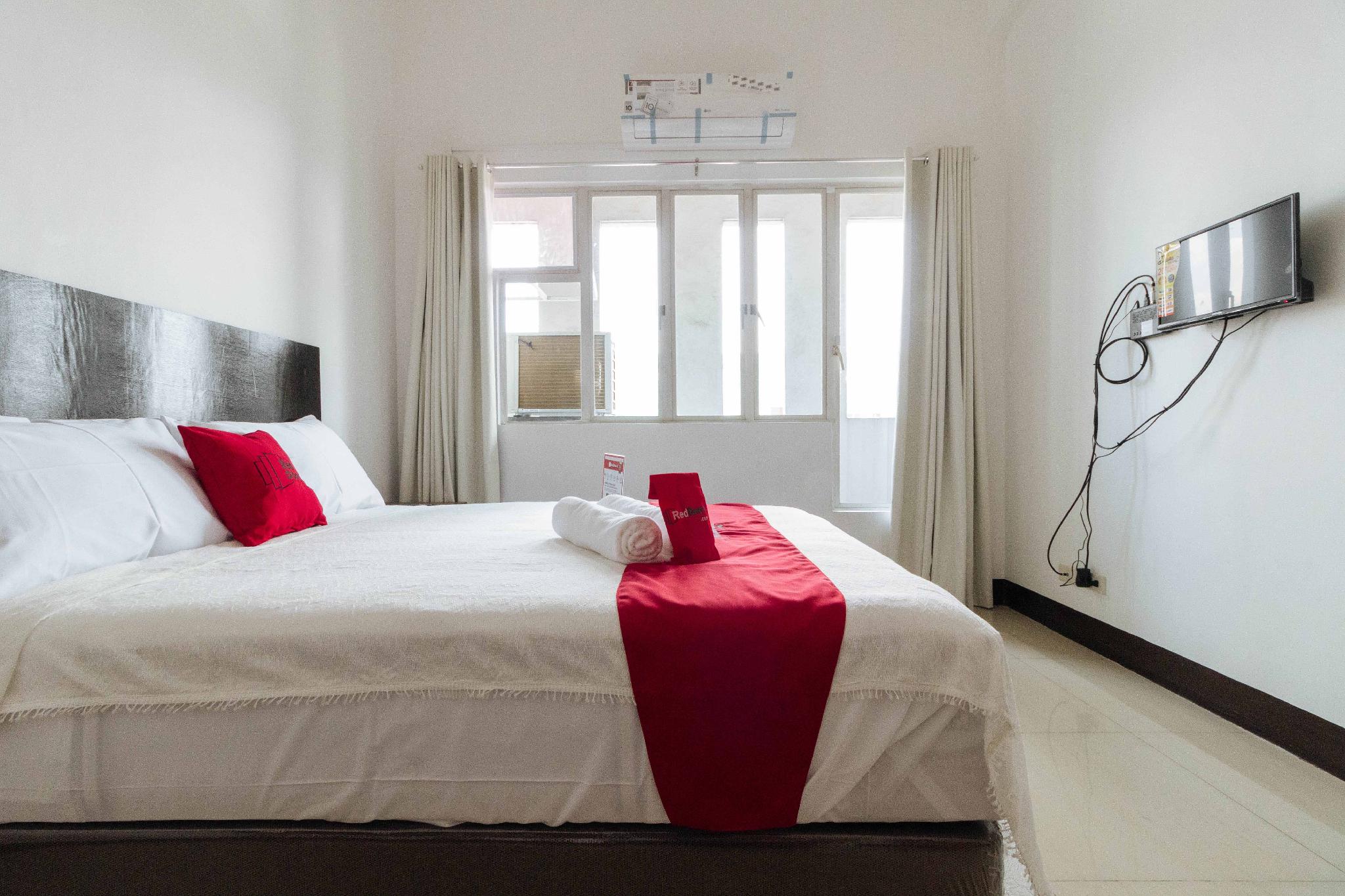 RedDoorz Plus @ Banawe Quezon City Weekly Stay 2*