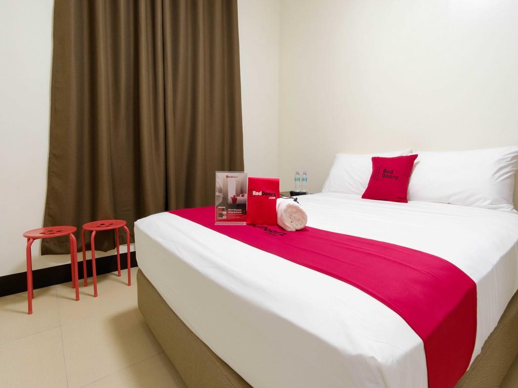 RedDoorz Plus @ EDSA Congressional 2*