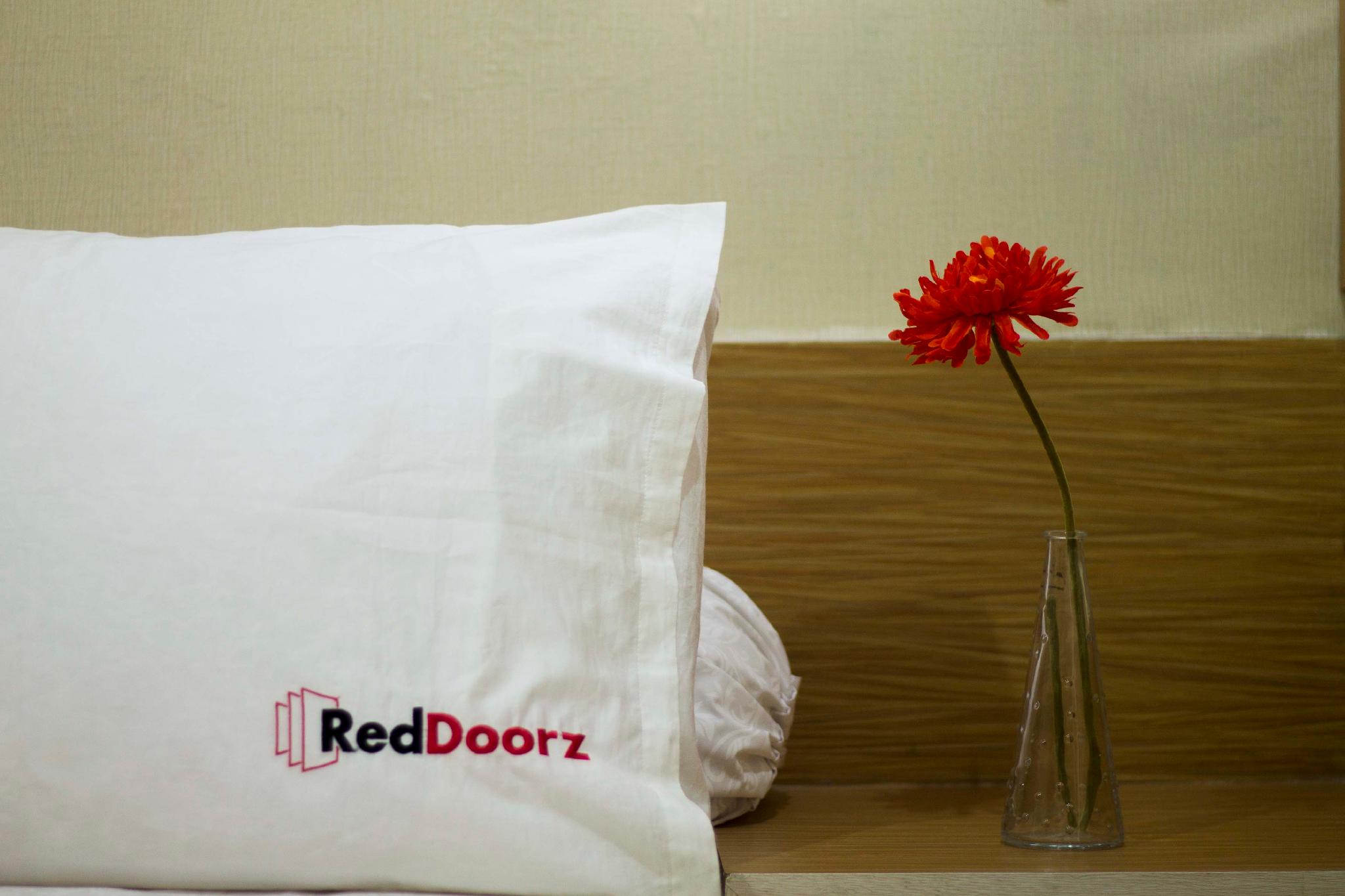RedDoorz Plus @ EDSA Congressional 2*