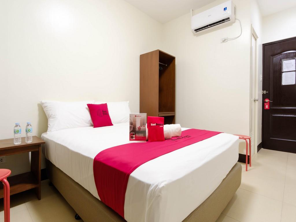 RedDoorz Plus @ EDSA Congressional 2*