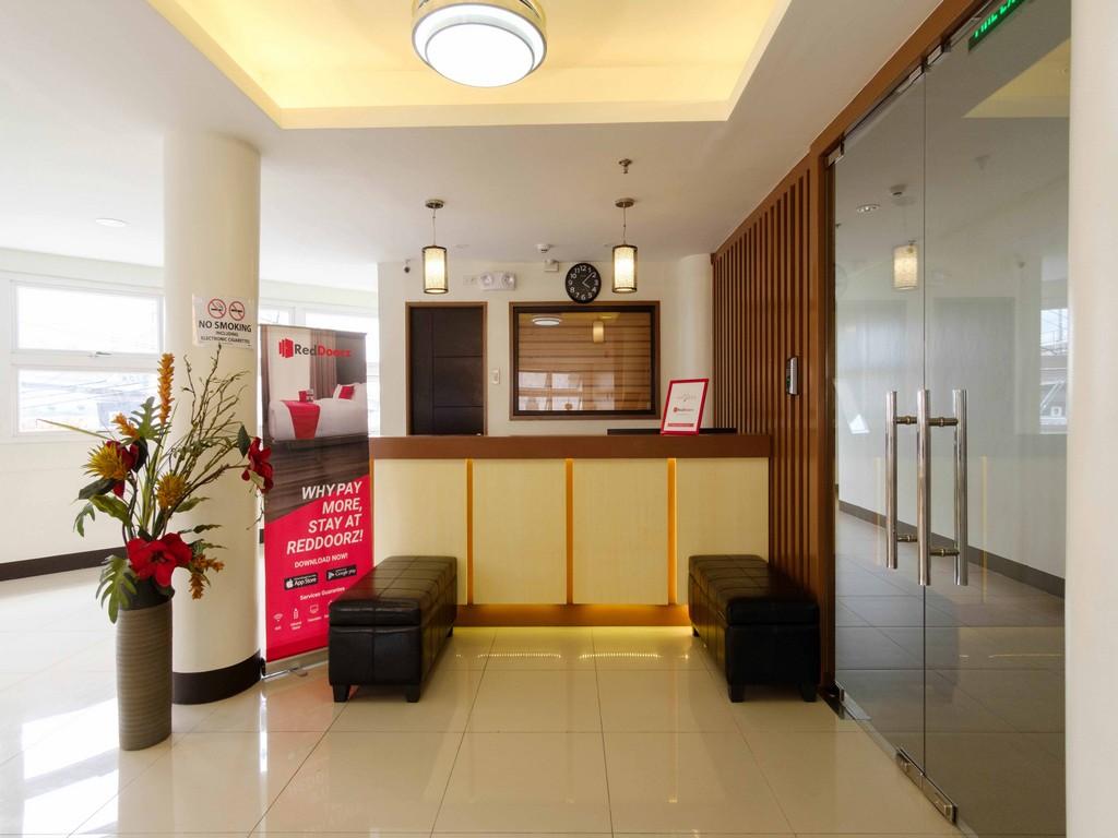 RedDoorz Plus @ EDSA Congressional 2*