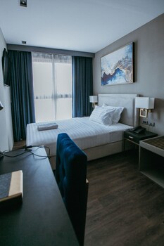 PVL Suites 3*