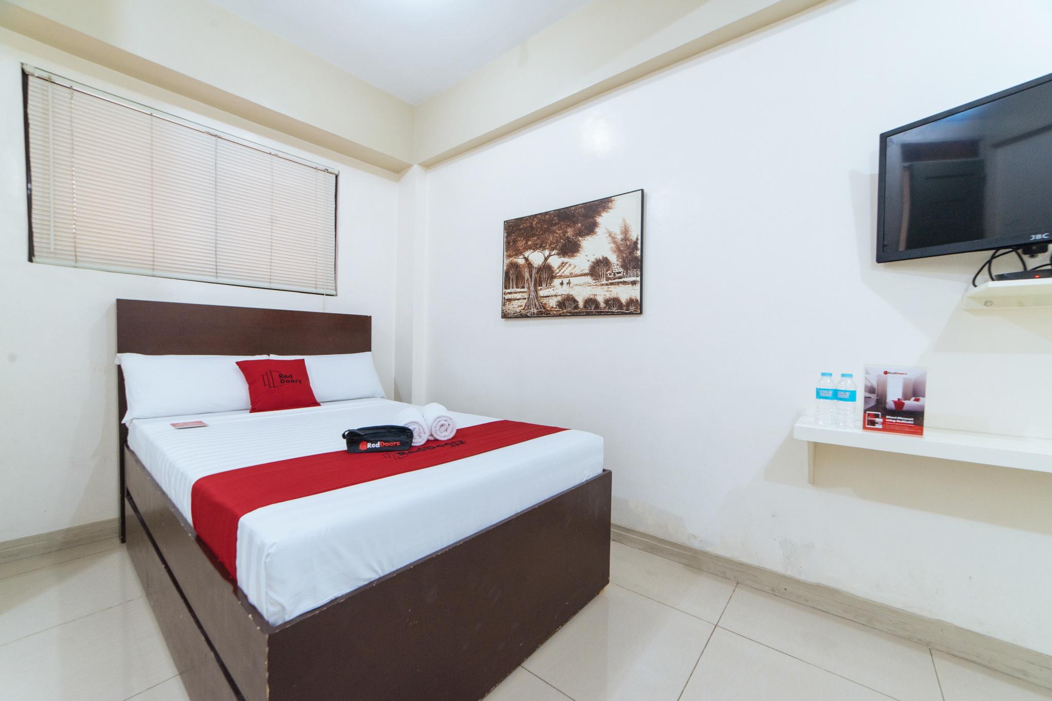 RedDoorz near Pasay Taft 2*