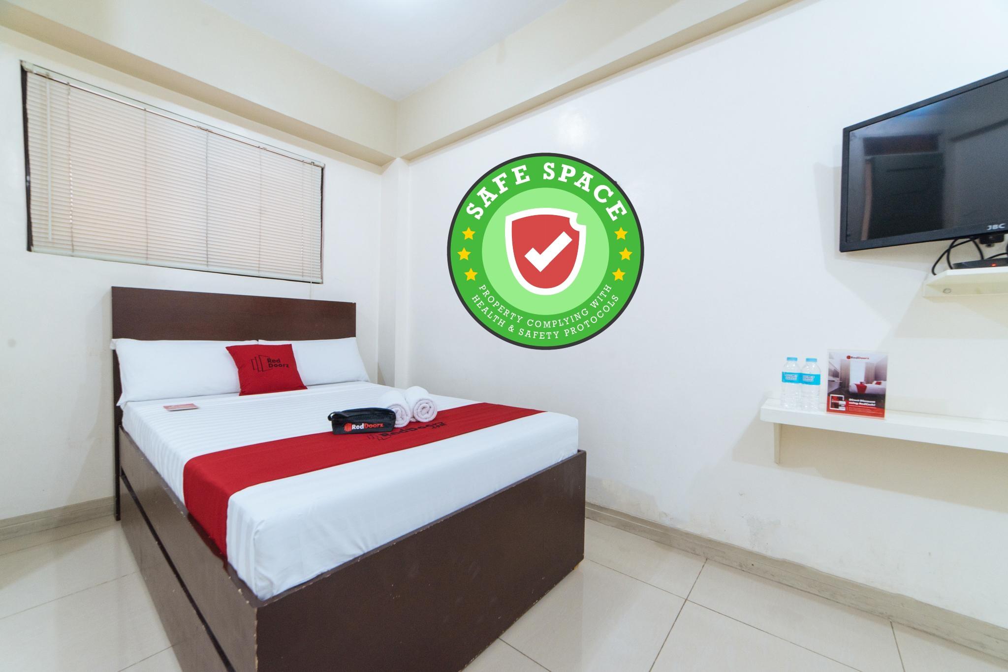 RedDoorz near Pasay Taft 2*