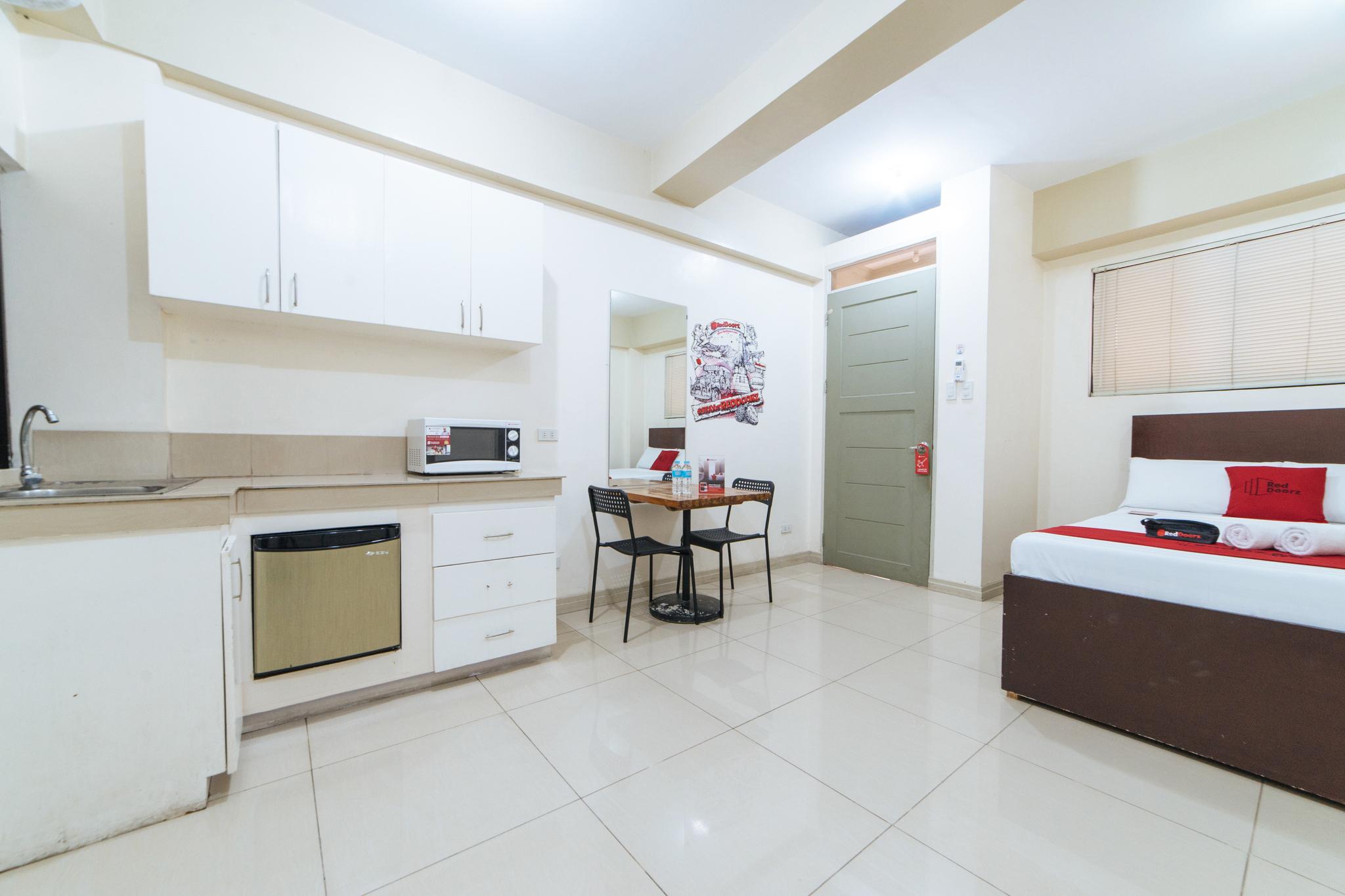 RedDoorz near Pasay Taft 2*