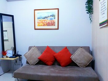 Grass Residence SM North MRT NLEX QC 3*