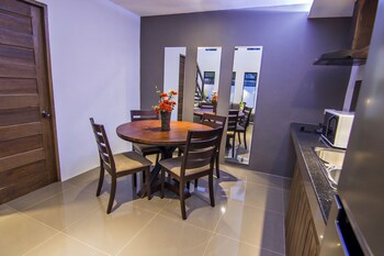 Quest Villa 0*