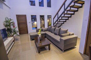 Quest Villa 0*