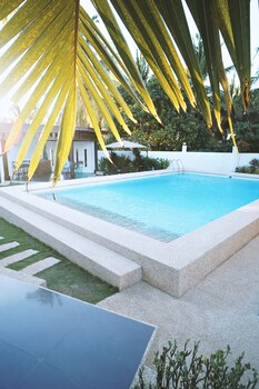 Quest Villa 0*