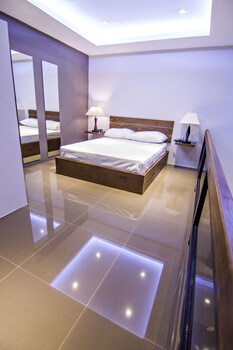 Quest Villa 0*