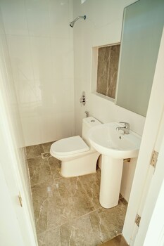 Quest Villa 0*