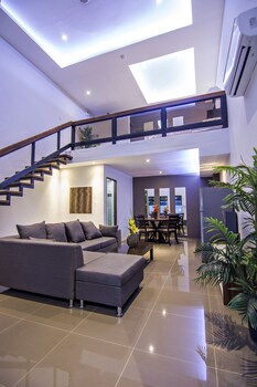 Quest Villa 0*