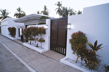 Quest Villa 0*