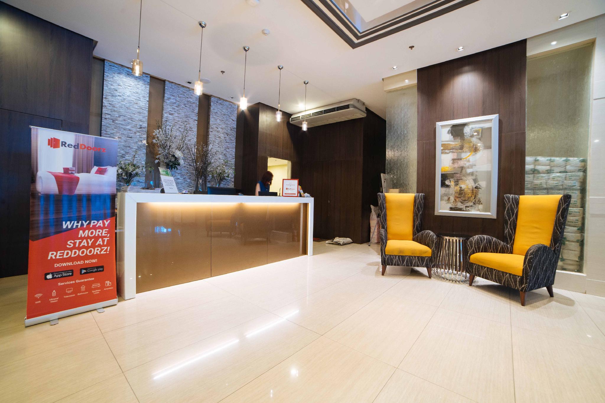 RedDoorz Premium @ West Avenue Quezon City 2*