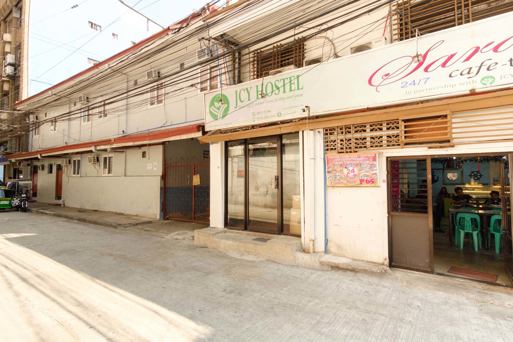 RedDoorz near OWWA Pasay 2*