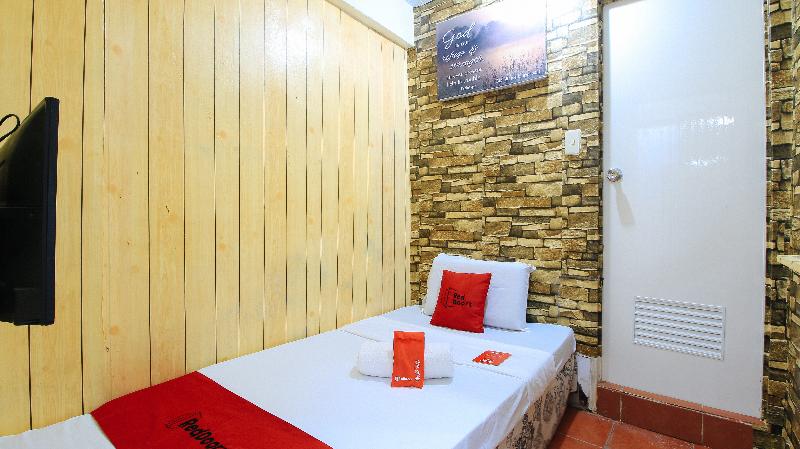 RedDoorz near OWWA Pasay 2*