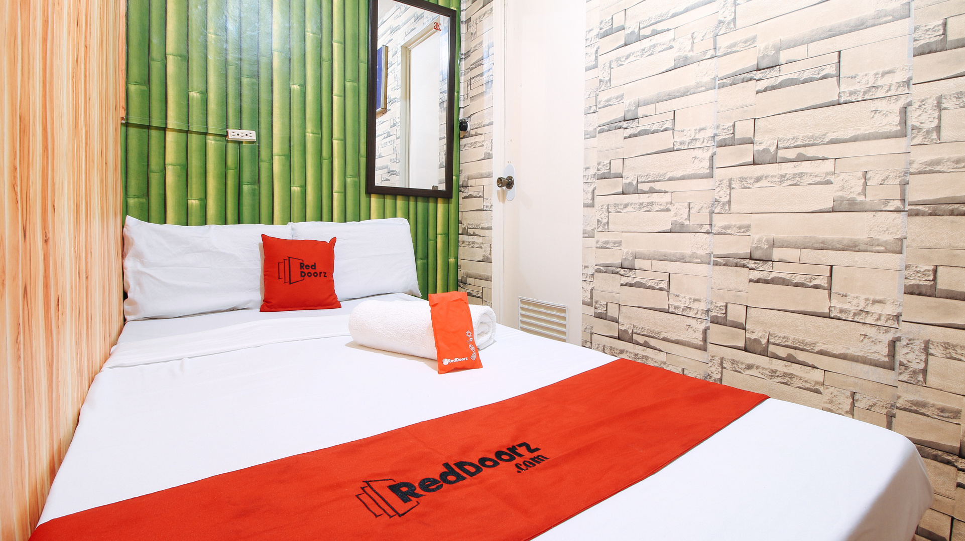 RedDoorz near OWWA Pasay 2*