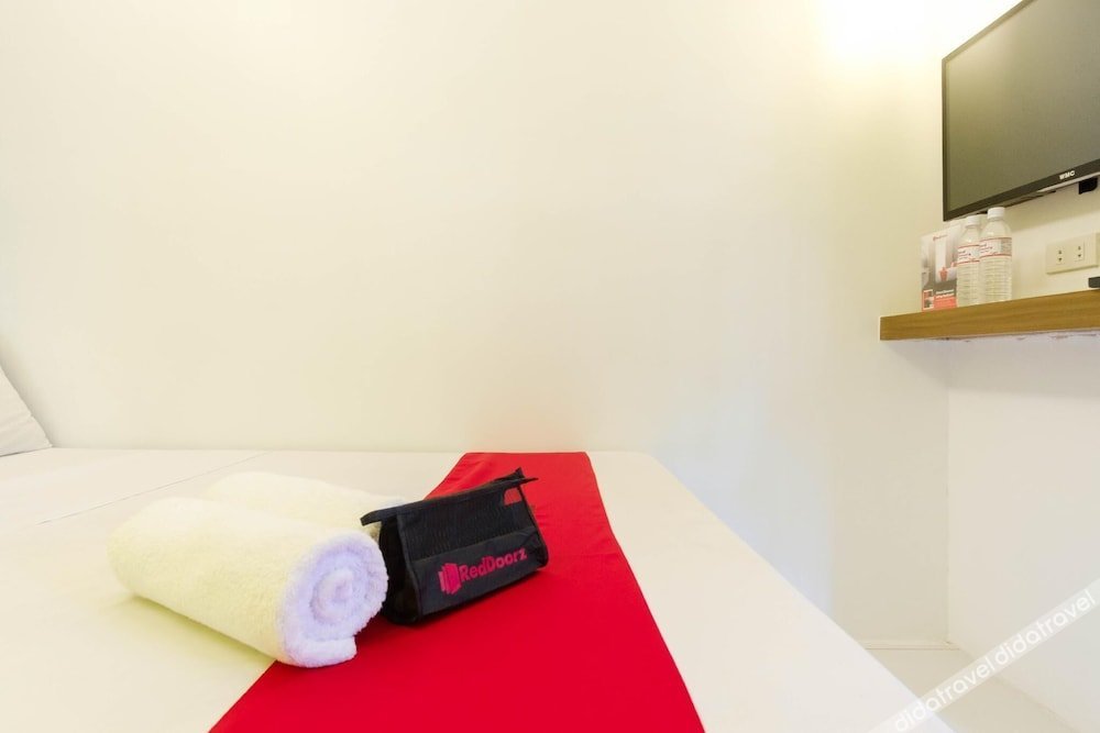 RedDoorz near Fishermall Quezon City 2*