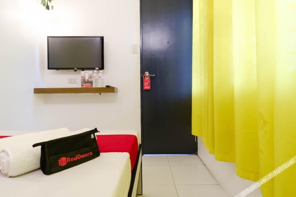 RedDoorz near Fishermall Quezon City 2*