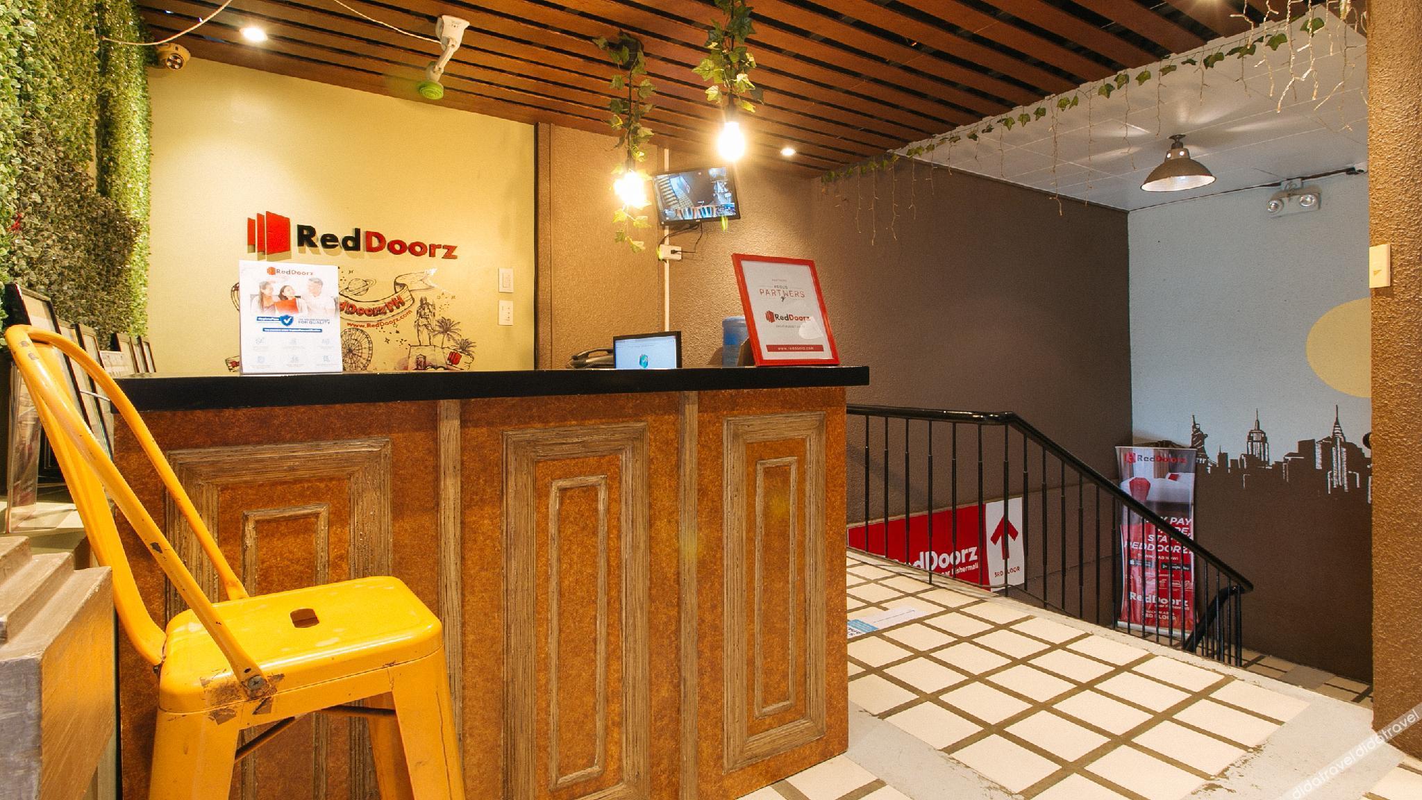 RedDoorz near Fishermall Quezon City 2*