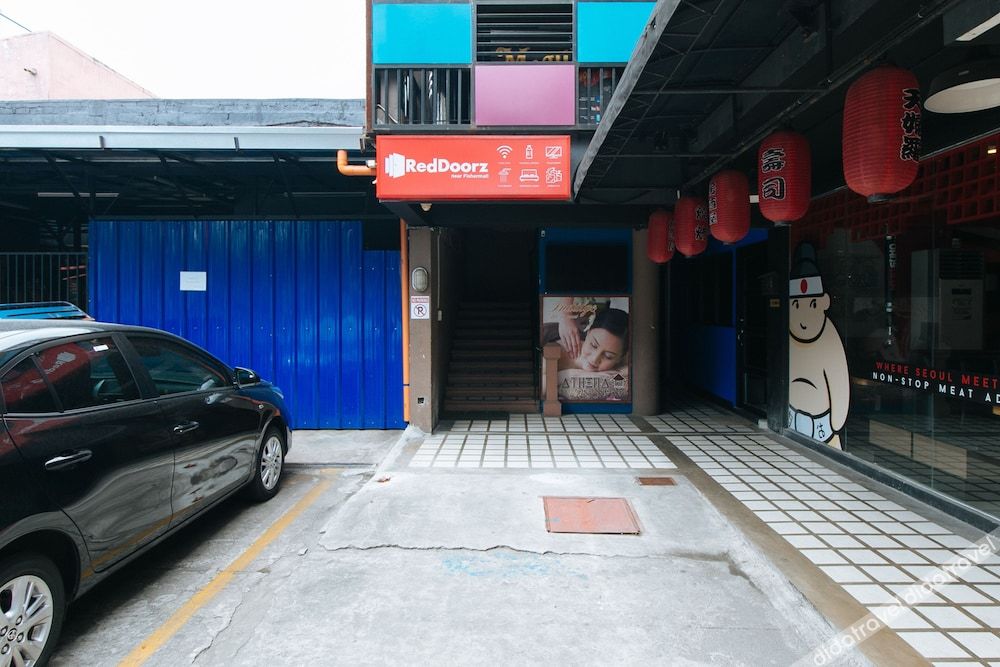 RedDoorz near Fishermall Quezon City 2*