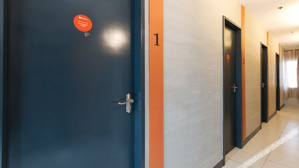 RedDoorz near Fishermall Quezon City 2*