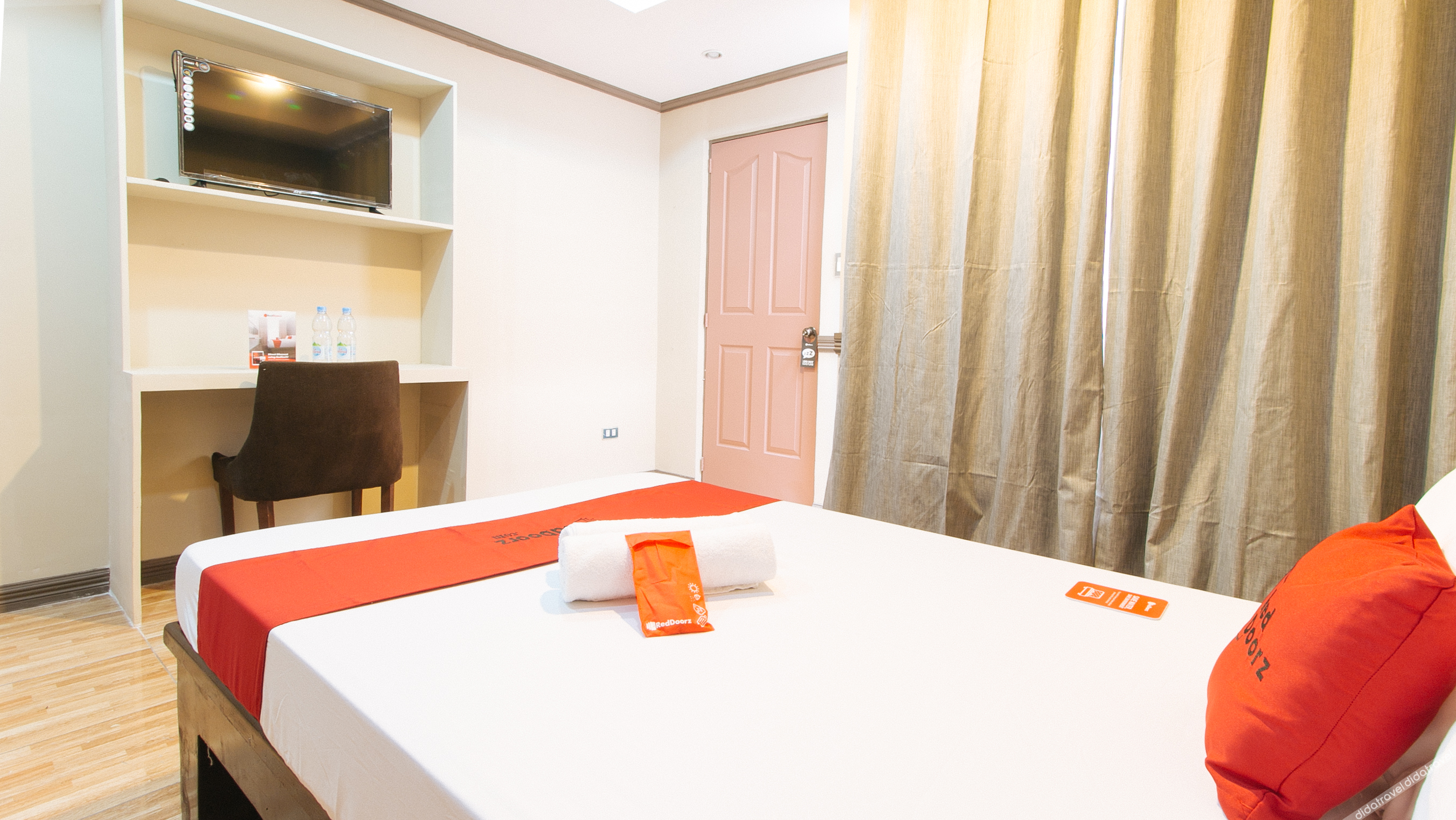RedDoorz Plus @ Canley Residential 2*