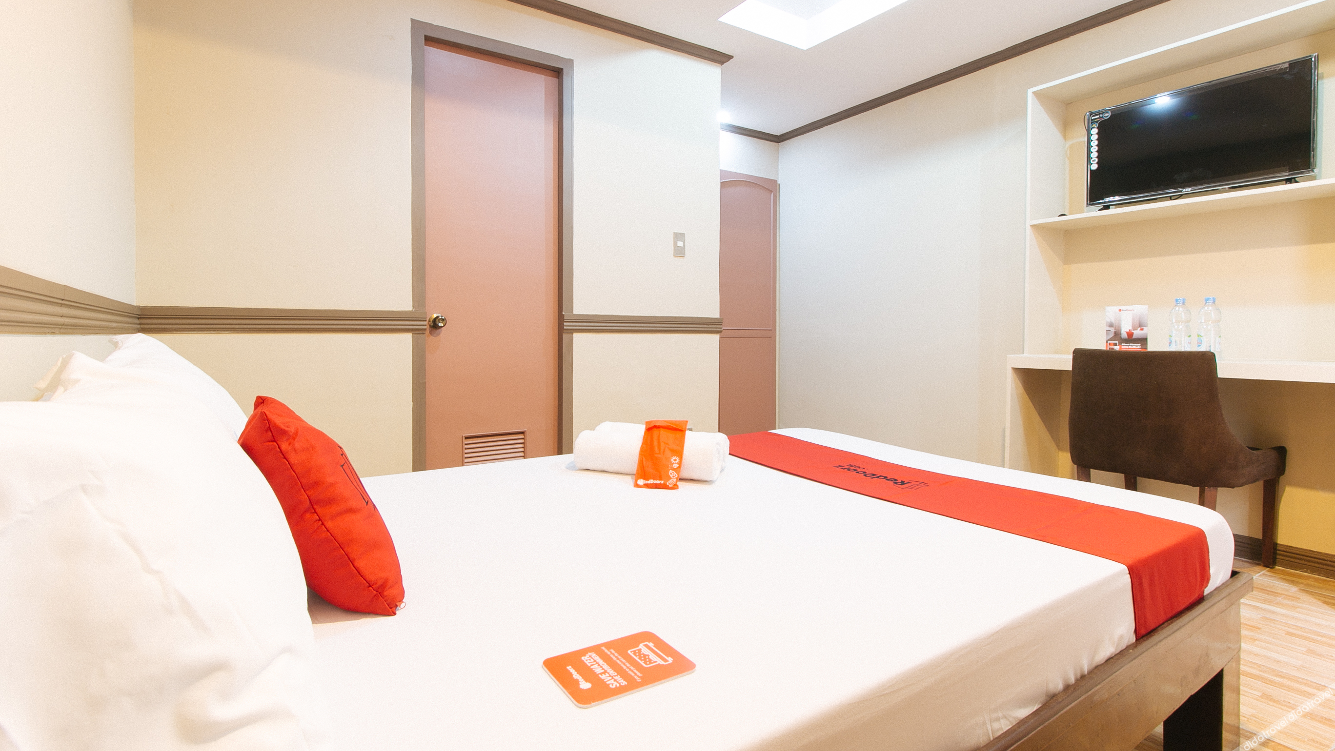 RedDoorz Plus @ Canley Residential 2*