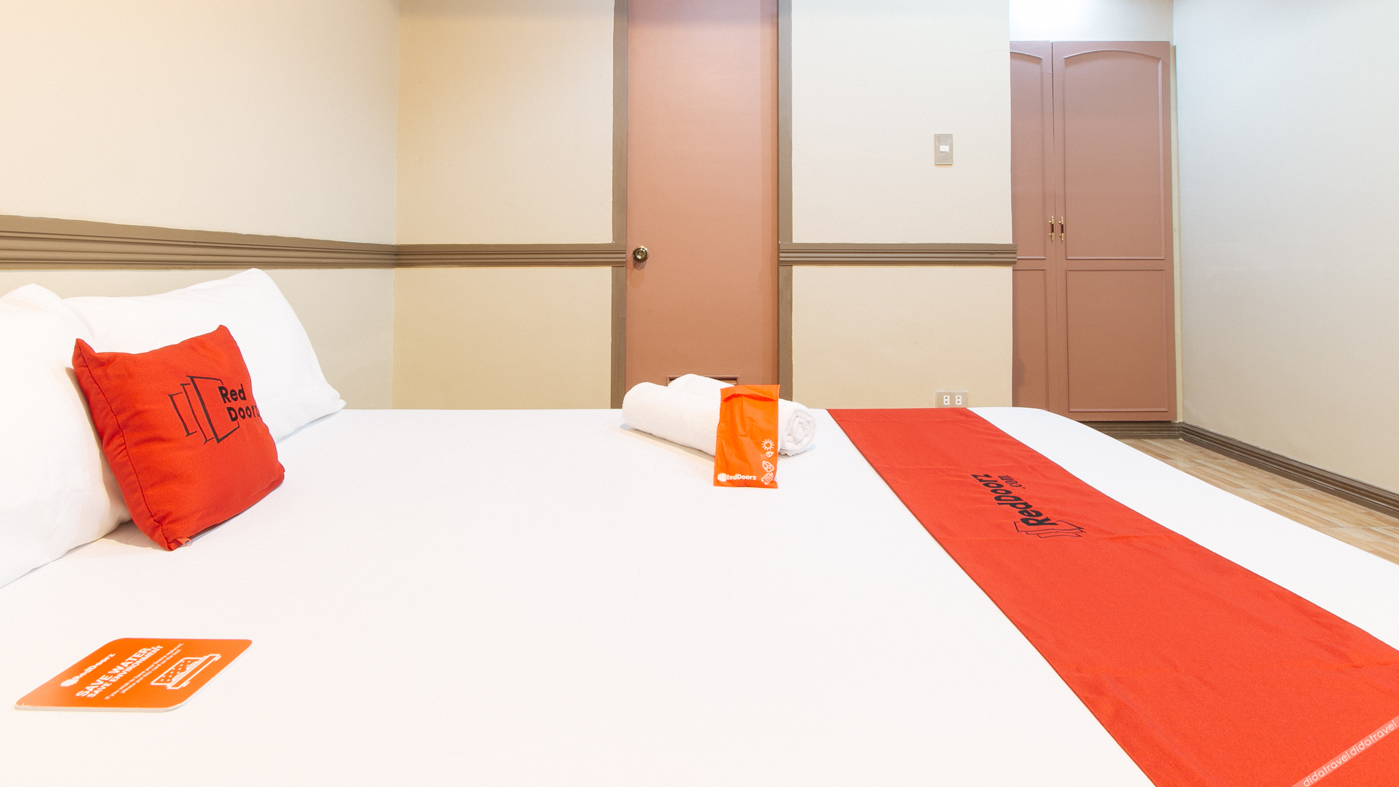 RedDoorz Plus @ Canley Residential 2*