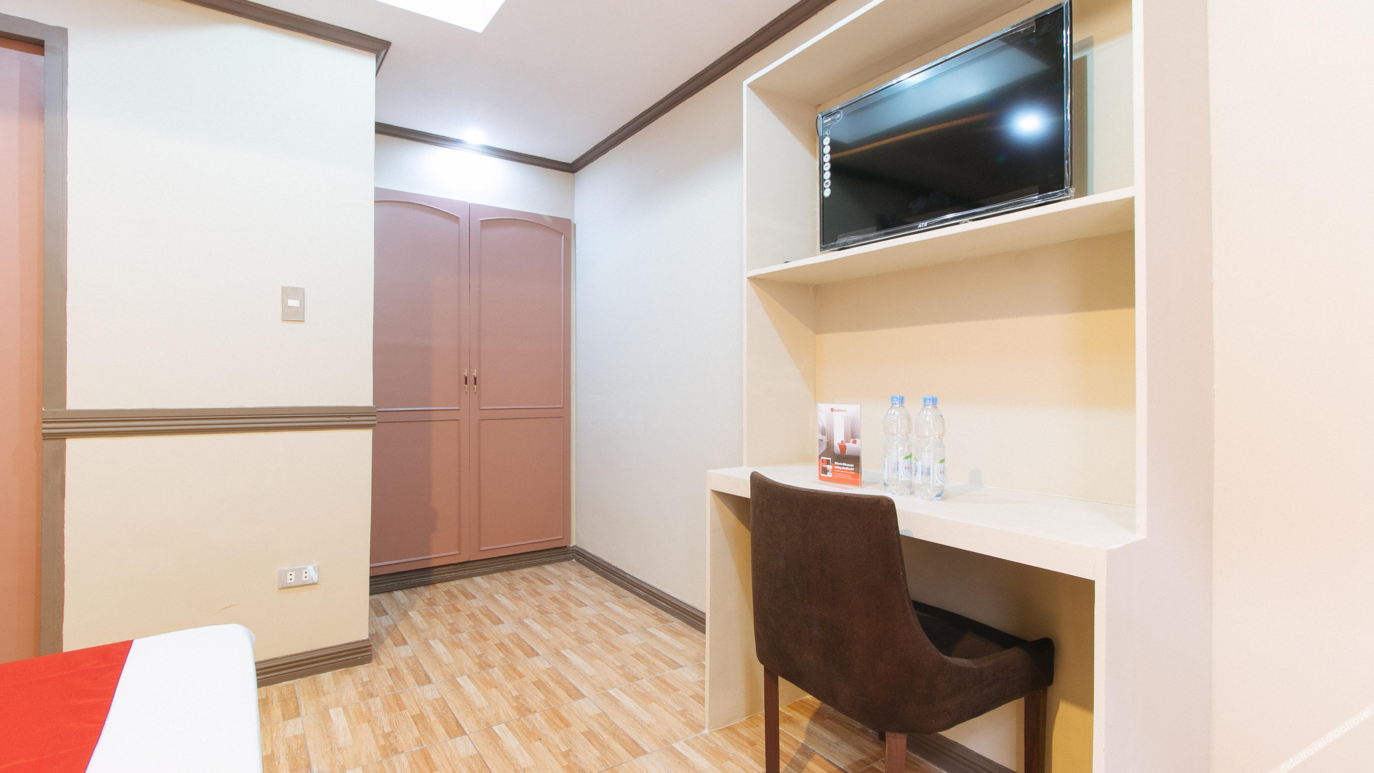 RedDoorz Plus @ Canley Residential 2*