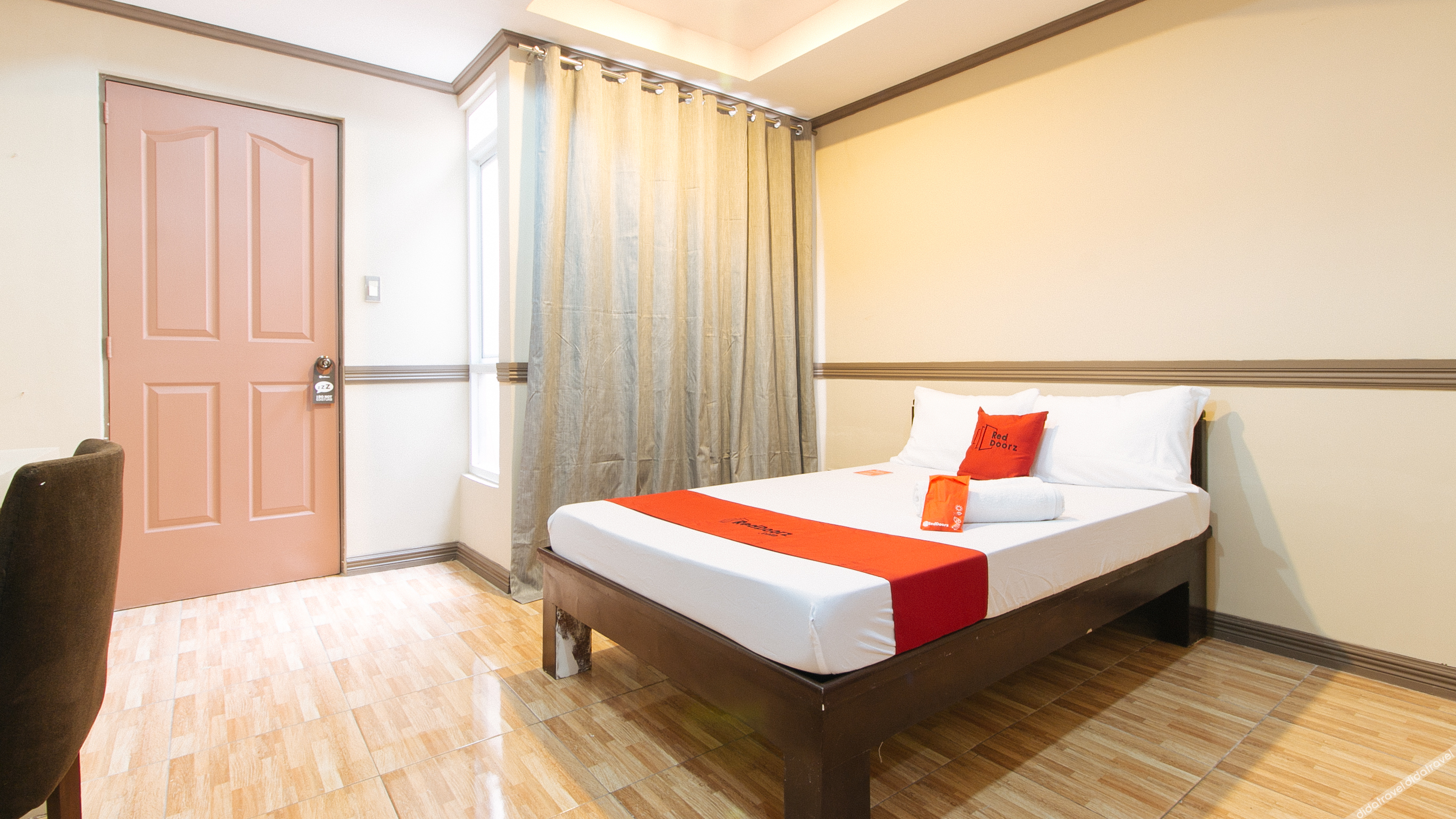 RedDoorz Plus @ Canley Residential 2*