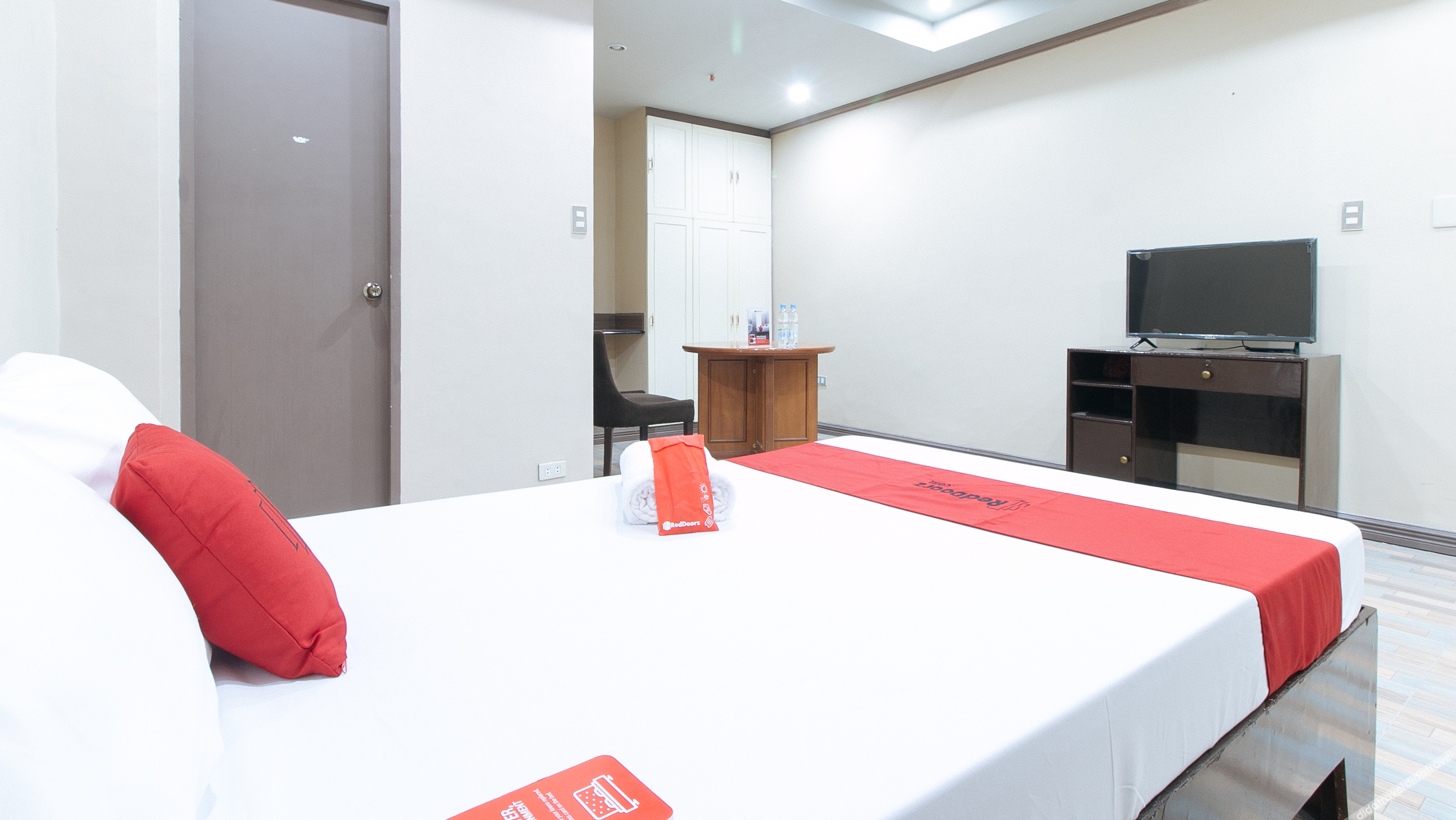 RedDoorz Plus @ Canley Residential 2*