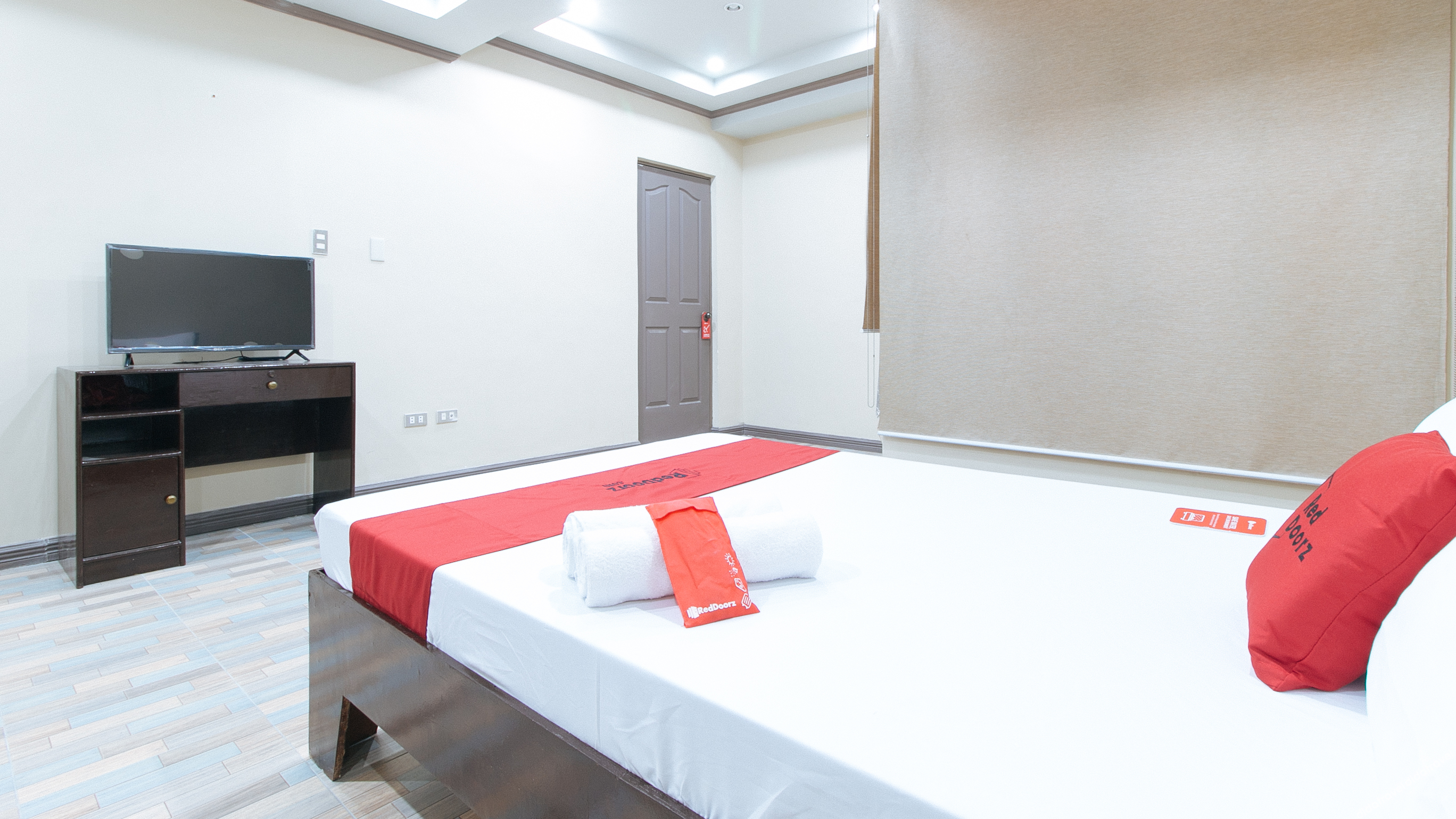 RedDoorz Plus @ Canley Residential 2*
